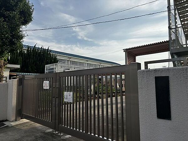 足立区立東加平小学校 1030m