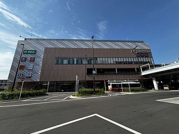 ららテラス北綾瀬 200m