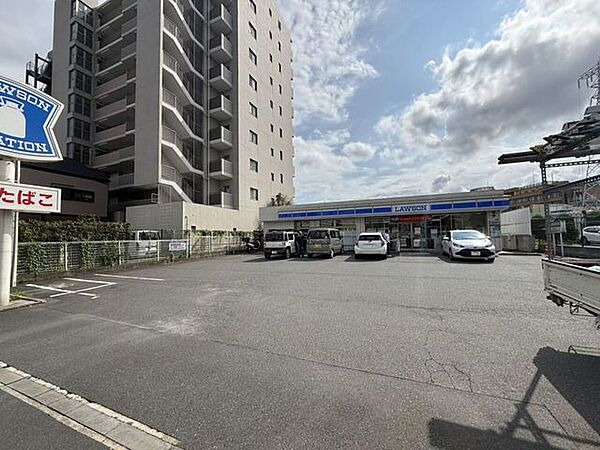 ローソン 千住桜木一丁目店 360m