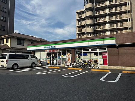 ファミリーマート 加平インター店 210m
