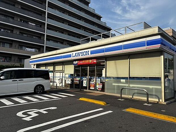 ローソン 足立加平二丁目店 620m