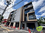 学園前駅より徒歩5分 3階 築1年の賃貸物件