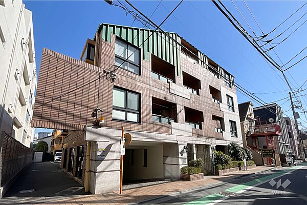 スターロワイヤル四谷大京町の外観（北西側から）