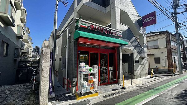 まいばすけっと(新宿大京町店)の外観