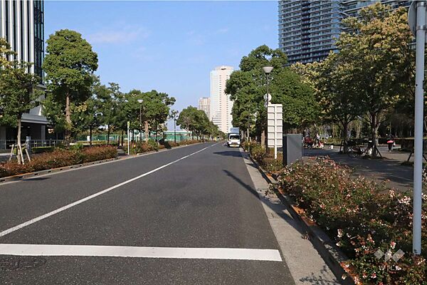 敷地北西側の前面道路