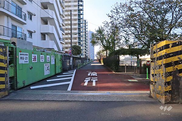 敷地北西側の前面道路