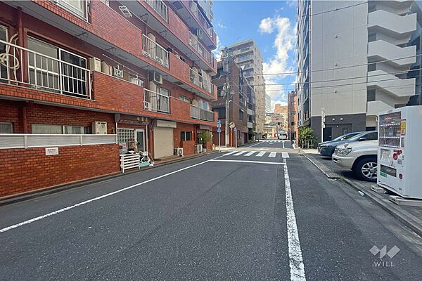 敷地北東側の前面道路