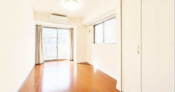 北側洋室約5.9帖