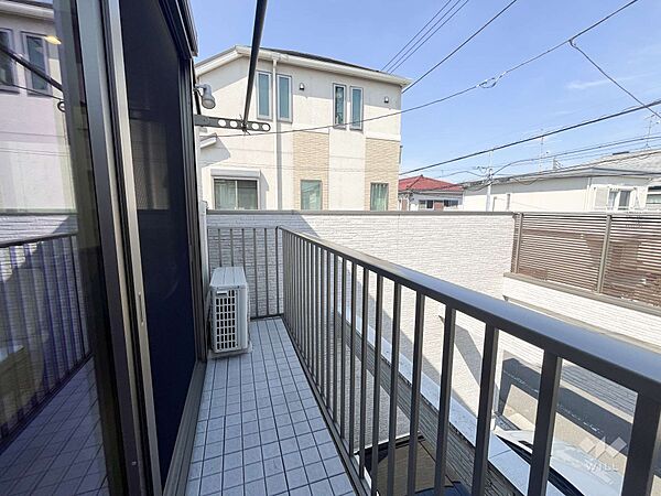バルコニー日当たり、風通し良好です。南東向きなのでお洗濯物も乾きやすいです。
