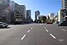 周辺：敷地南西側の前面道路(南側から)