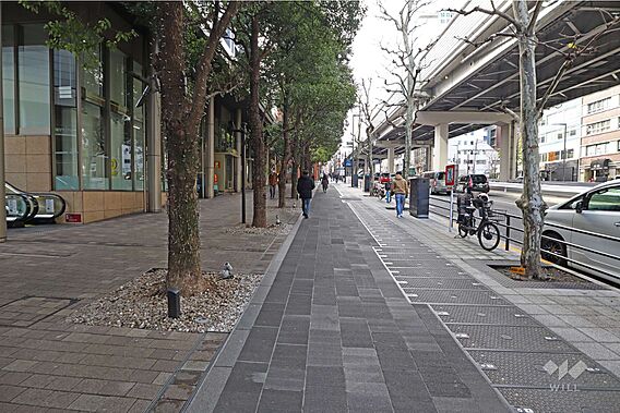 敷地北西側の前...