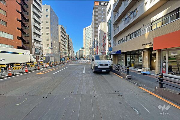 敷地南西側の前面道路（都道8号・目白通り）