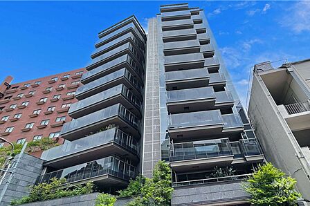 ロイヤルシーズン麻布永坂の外観(西側から)