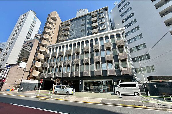 有栖川ナショナルコートの外観（西側から）