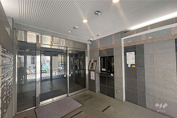 エントランスはオートロック付きです。