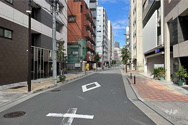 敷地東側の前面道路