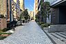 その他：敷地南西側の前面道路