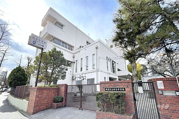 四谷中学校[公立]の外観