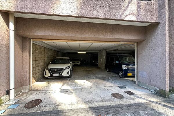 敷地内駐車場（屋内平面式）