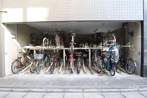 屋内に設けられた駐輪場