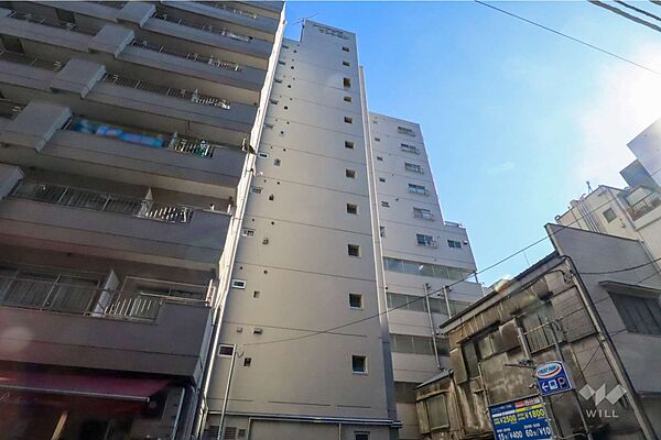 敷地西側の前面道路