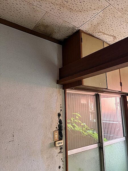 雨漏り跡