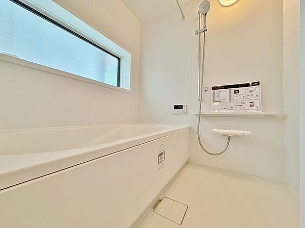 「一日の疲れをリフレッシュ・快適バスルーム」癒しの空間バスルームです。天気に左右されずに洗濯物を乾かせる、浴室乾燥機とオートバス機能付きです。