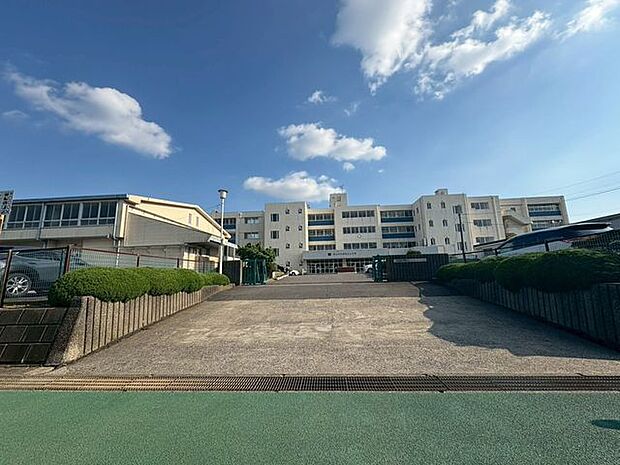 南流山小学校 徒歩15分。 1180m
