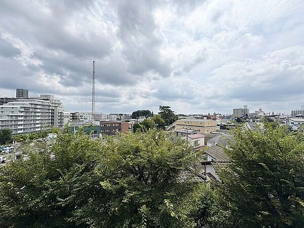 「眺望」穏やかな街並みを一望しながら、爽やかな風と柔らかく降り注ぐ陽光を感じて頂けます。
