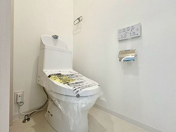 「ウォシュレット機能付き」優れた節水効果や汚れが付きにくい便座など、ほしかった機能が揃ったウォシュレット一体型トイレです。