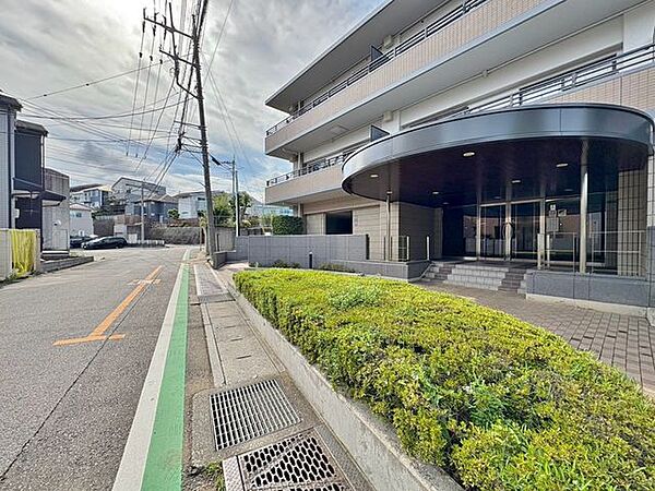 「心地良く暮らしを彩る充実のライフスタイルを」歩いていける距離に、教育施設やお買い物施設が揃う街並み。