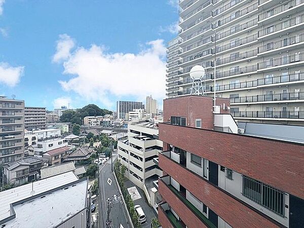 「眺望」穏やかな街並みを一望しながら、爽やかな風と柔らかく降り注ぐ陽光を感じて頂けます。