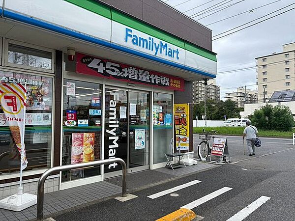 ファミリーマート新松戸六丁目店 徒歩14分。 1060m