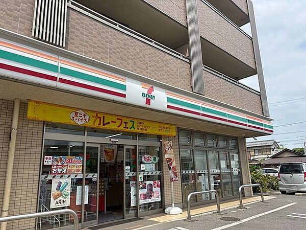 セブンイレブン流山東深井店 徒歩12分。 890m