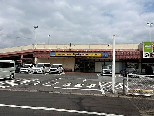 マツモトキヨシ東深井店 徒歩14分。 1090m