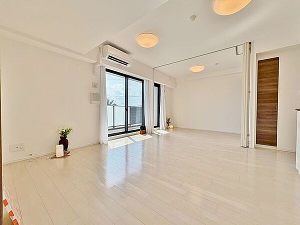 「居心地の良いナチュラル空間」お家時間を穏やかに過ごせる寛ぎの空間です。居心地の良さを実感して頂けるお部屋となっております。