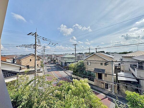 「眺望」穏やかな街並みを一望しながら、爽やかな風と柔らかく降り注ぐ陽光を感じて頂けます。
