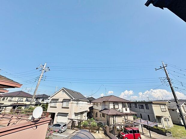 「眺望」穏やかな街並みを一望しながら、爽やかな風と柔らかく降り注ぐ陽光を感じて頂けます。