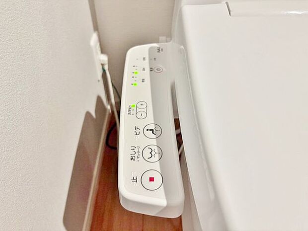「ウォシュレット」日本を訪れた外国の方で「使ってみて驚いた」と仰る方の多い、ウォシュレット。おしりを優しく洗ってくれるだけではなく、パワー脱臭機能なども備え、快適な空間を創出する機能もございます。
