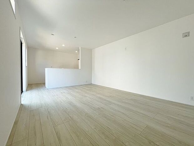 「木のぬくもり感じる優しい雰囲気のお部屋」落ち着いたカラーコーディネートの室内。インテリアやファブリックで、オーナー様好みのテイストデザインを取り入れて頂けます。