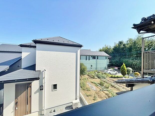 「眺望」穏やかな街並みを一望しながら、爽やかな風と柔らかく降り注ぐ陽光を感じて頂けます。