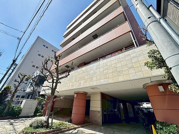 「12階建ての外観」今日も、明日も、この街で、きっと誰かがしあわせになる物語が描かれていくはずです。同じ風景が毎日365日、まったく違う顔を見せてくれる。爽快な風も毎日やさしく頬をなででくれます。