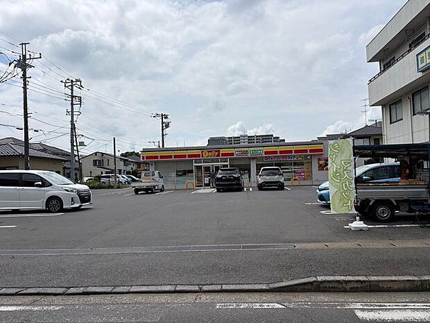 デイリーヤマザキ流山中央病院前店 徒歩9分。 670m