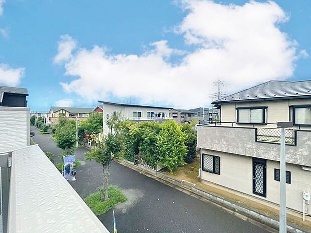 「眺望」穏やかな街並みを一望しながら、爽やかな風と柔らかく降り注ぐ陽光を感じて頂けます。