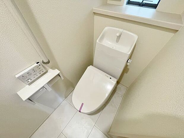 「ウォシュレット機能付き」優れた節水効果や汚れが付きにくい便座など、ほしかった機能が揃ったウォシュレット一体型トイレです。