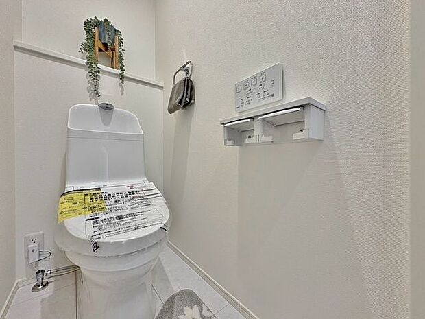 「ウォシュレット機能付き」優れた節水効果や汚れが付きにくい便座など、ほしかった機能が揃ったウォシュレット一体型トイレです。