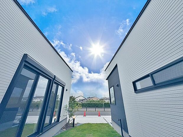 「眺望」穏やかな街並みを一望しながら、爽やかな風と柔らかく降り注ぐ陽光を感じて頂けます。