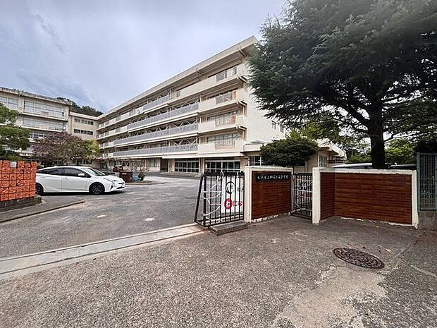 松戸市立和名ケ谷小学校 徒歩11分。 870m