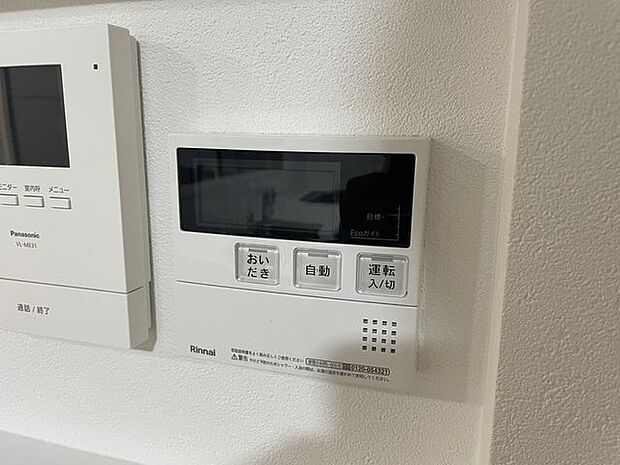 「オートバス」スイッチ1つで一定量の湯を浴槽に張ったり、保温や追い焚きをすることができるシステムが付いたバスのこと。お忙しい奥様にもお忙しい奥様にも嬉しいポイントです。