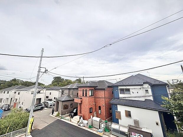「眺望」穏やかな街並みを一望しながら、爽やかな風と柔らかく降り注ぐ陽光を感じて頂けます。